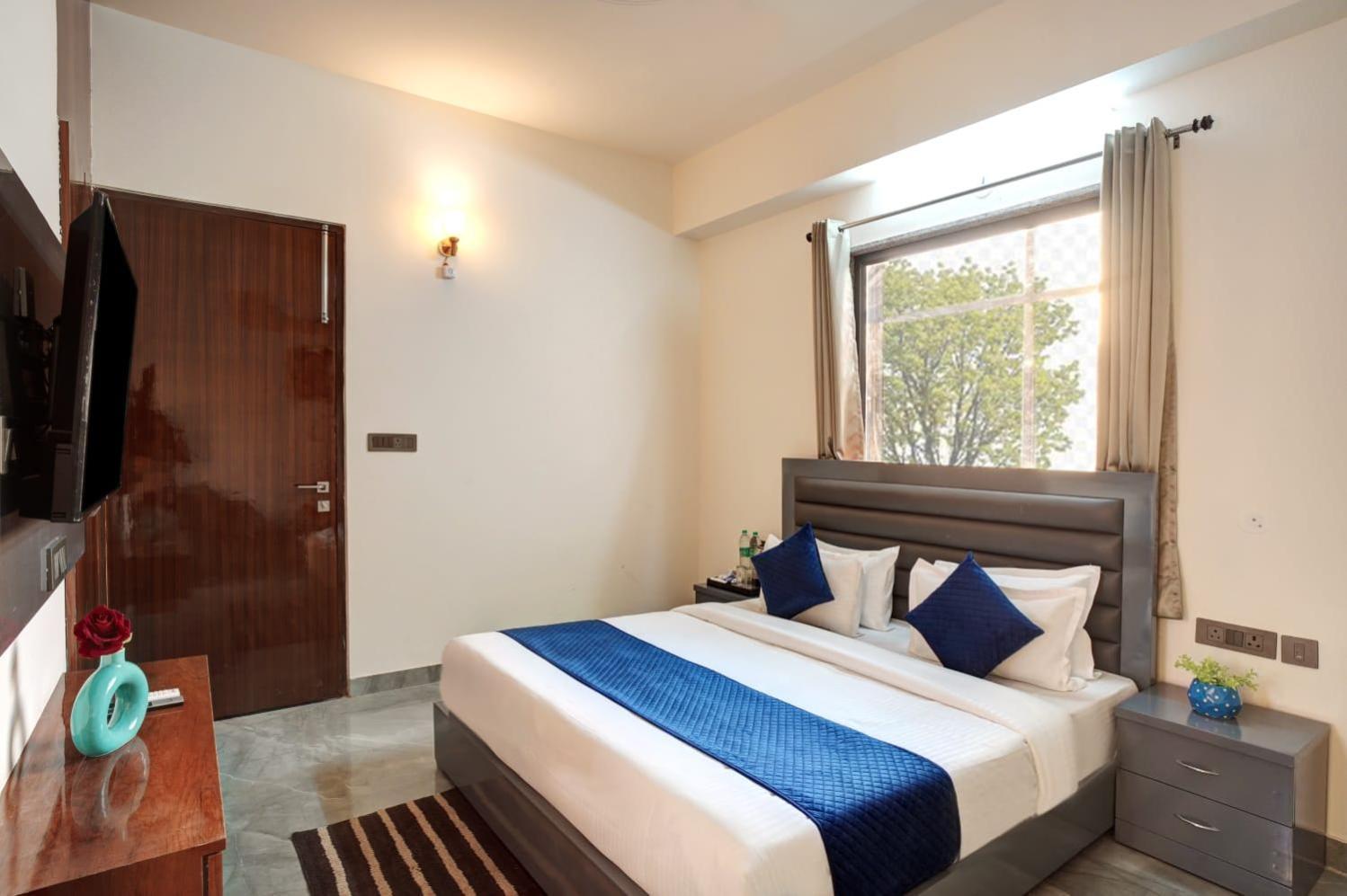 Hotel Elite Grand Near Kailash Hospital ノイダ エクステリア 写真